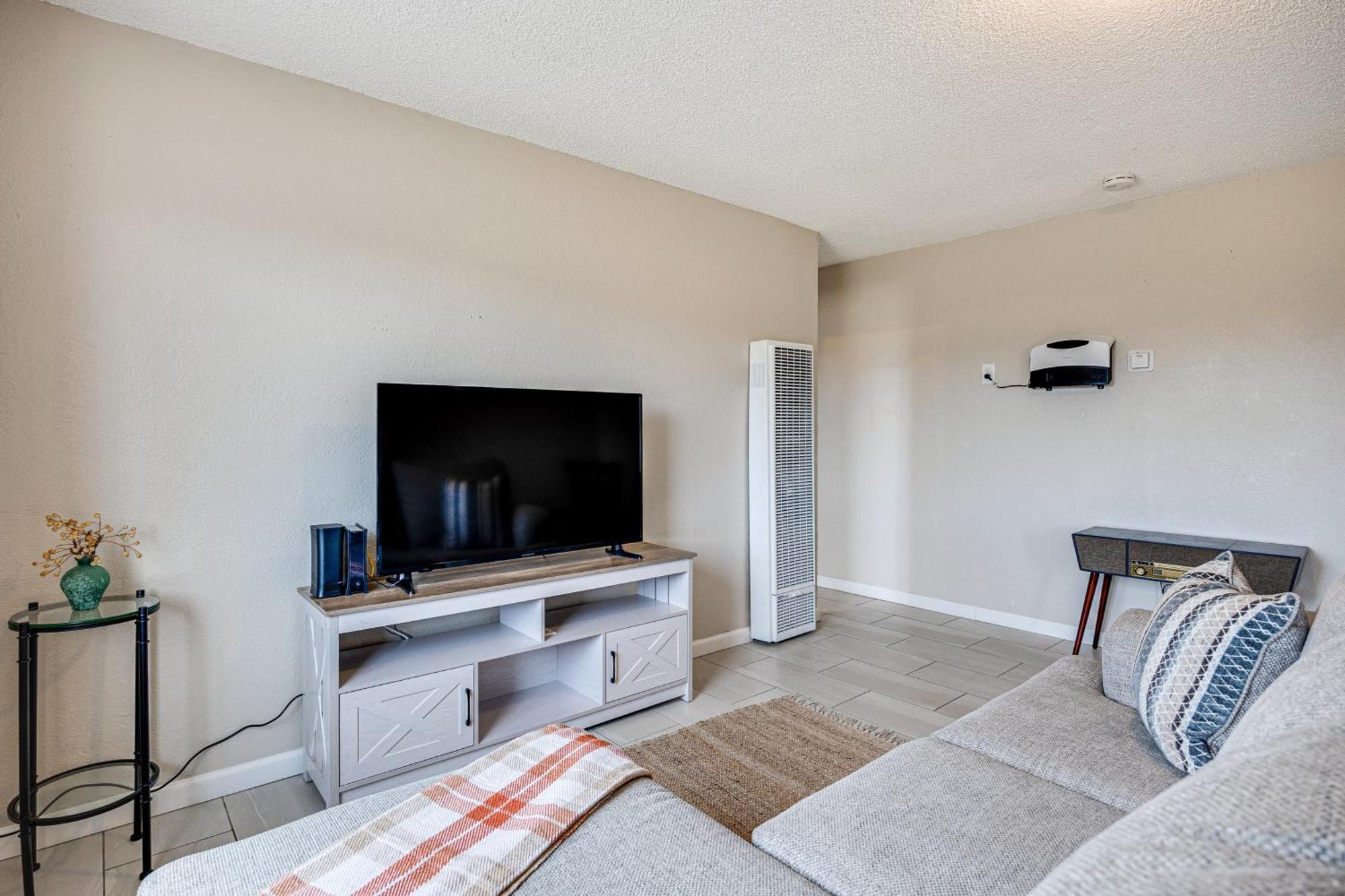 Convenient Joshua Tree Apartment - Walk To Town! Bagian luar foto