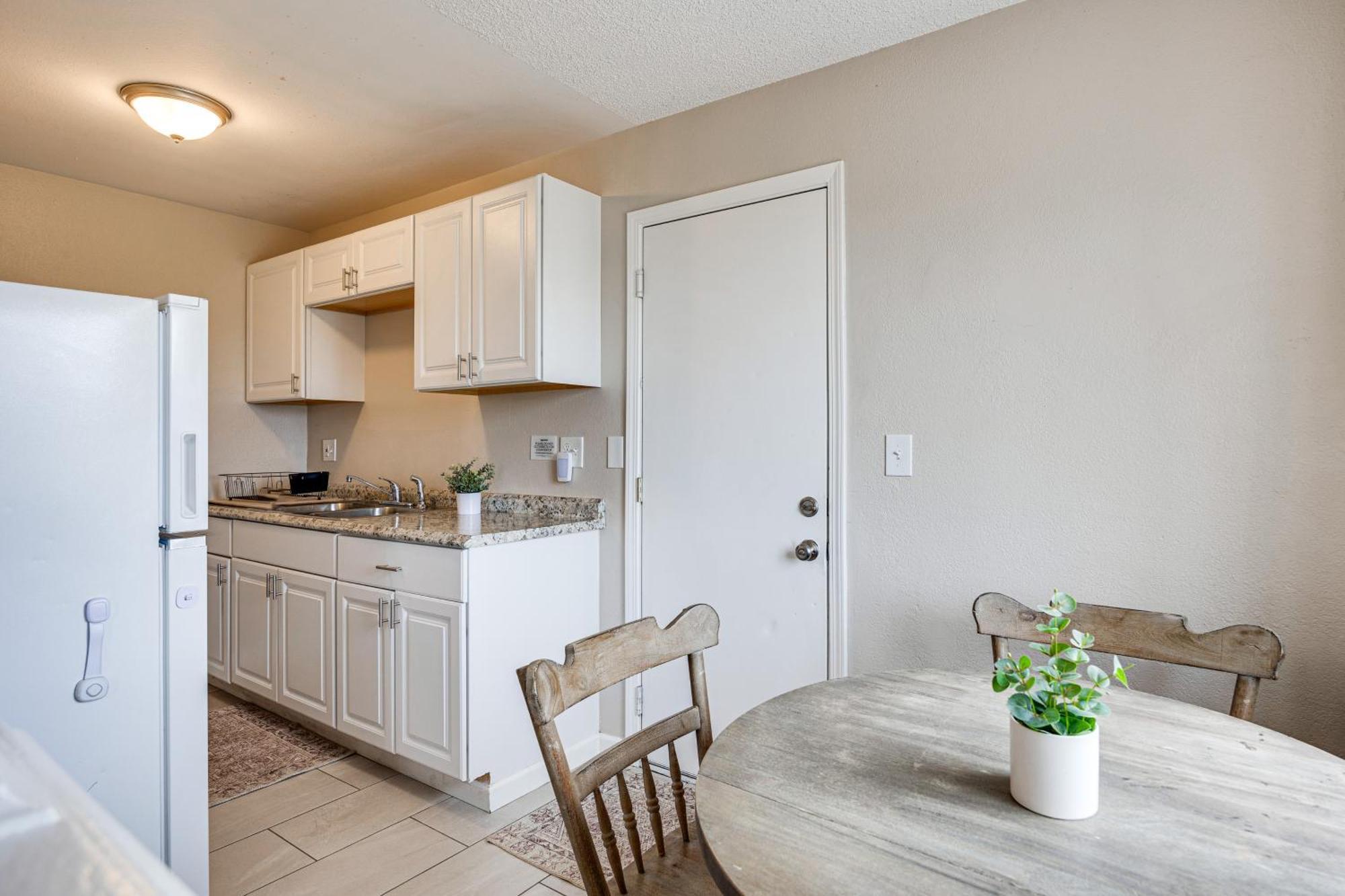 Convenient Joshua Tree Apartment - Walk To Town! Bagian luar foto
