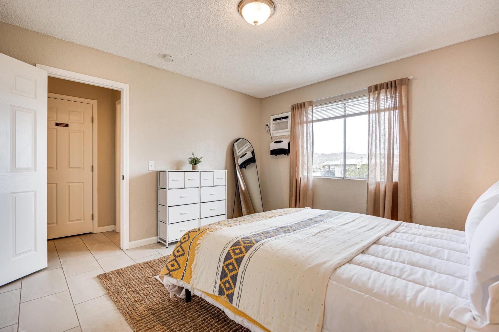 Convenient Joshua Tree Apartment - Walk To Town! Bagian luar foto