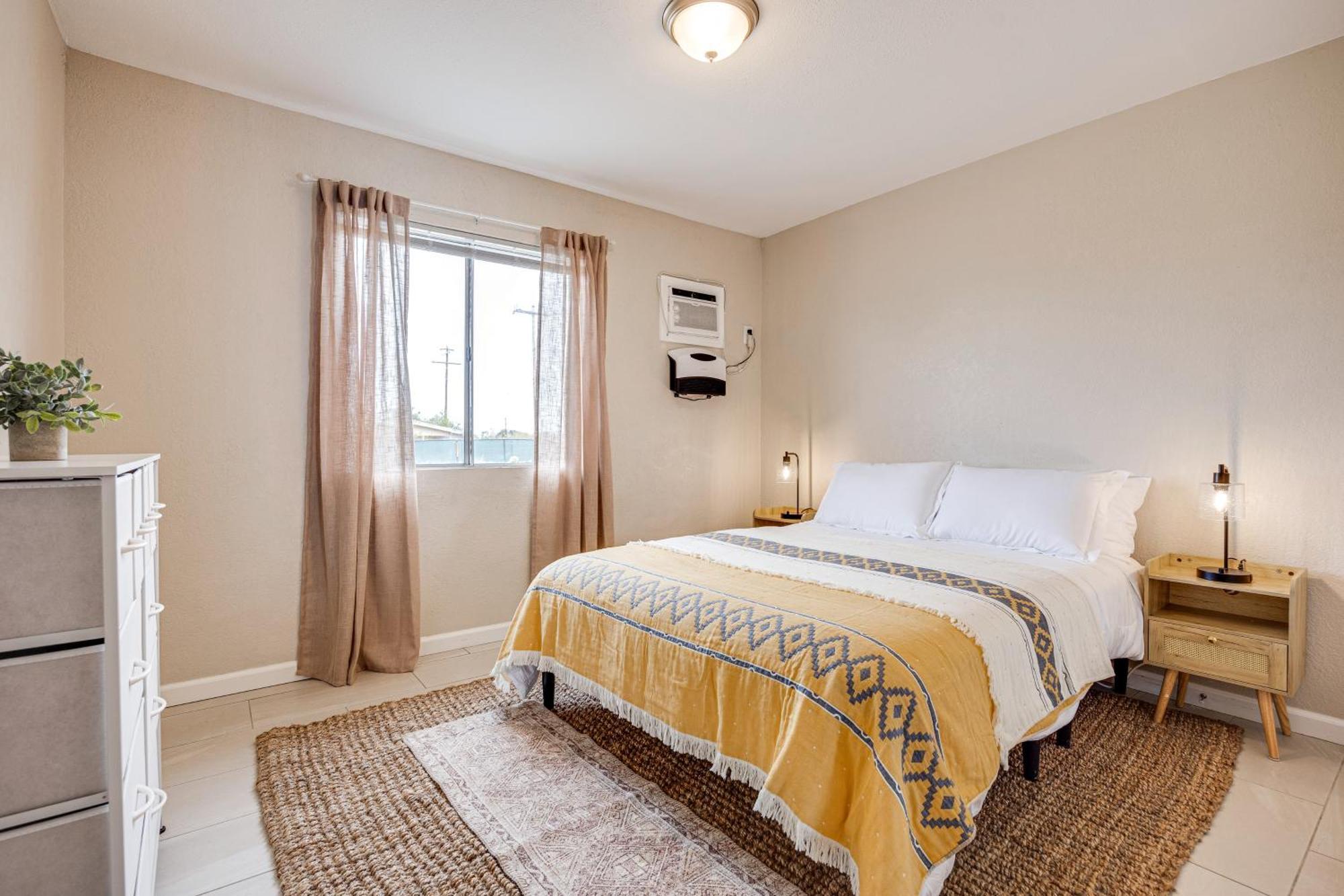Convenient Joshua Tree Apartment - Walk To Town! Bagian luar foto
