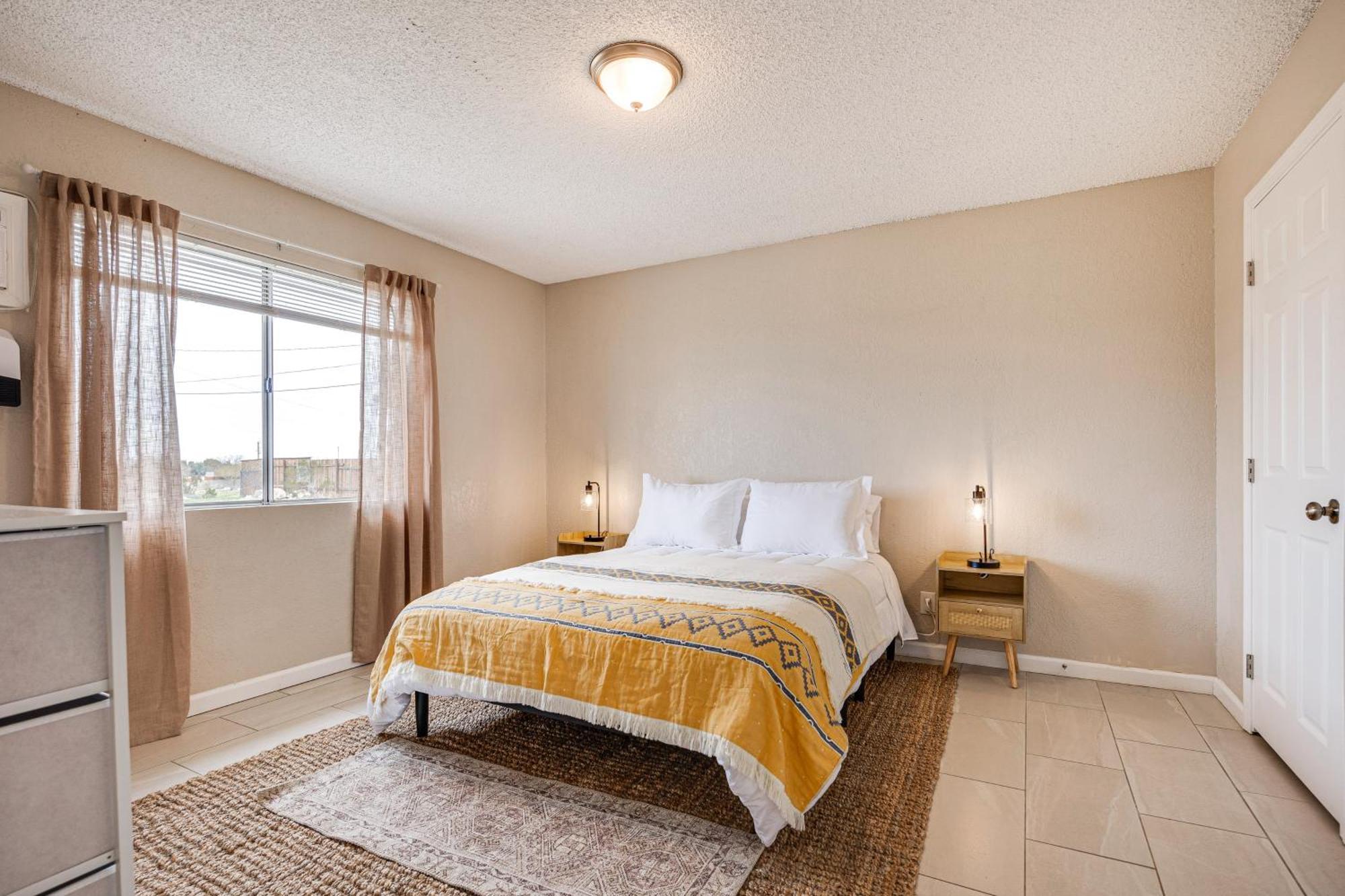 Convenient Joshua Tree Apartment - Walk To Town! Bagian luar foto
